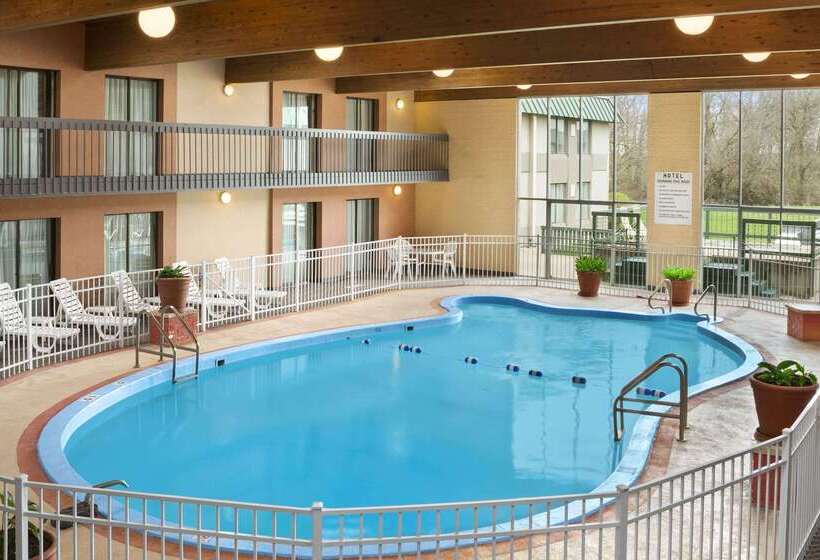 בית מלון כפרי Days Inn By Wyndham Rock Falls
