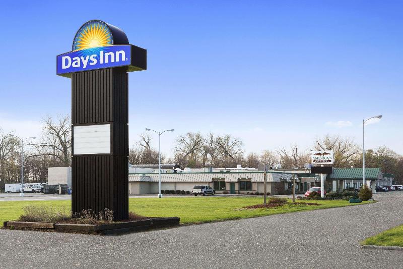 בית מלון כפרי Days Inn By Wyndham Rock Falls