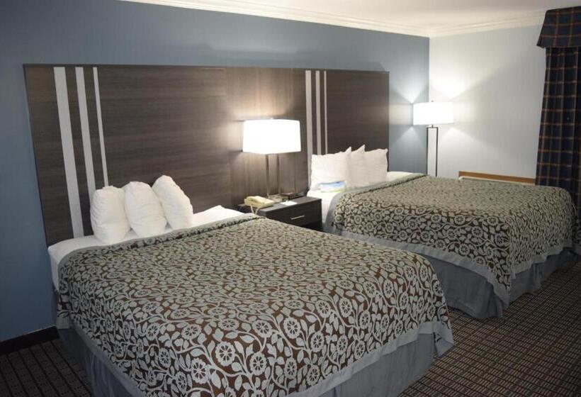 בית מלון כפרי Days Inn By Wyndham Rock Falls
