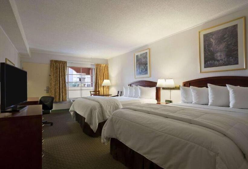 هتل Days Inn By Wyndham San Diego/downtown/convention Center