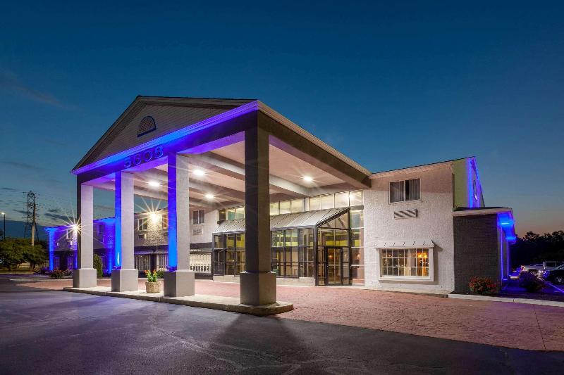 هتل Days Inn By Wyndham Sandusky Cedar Point