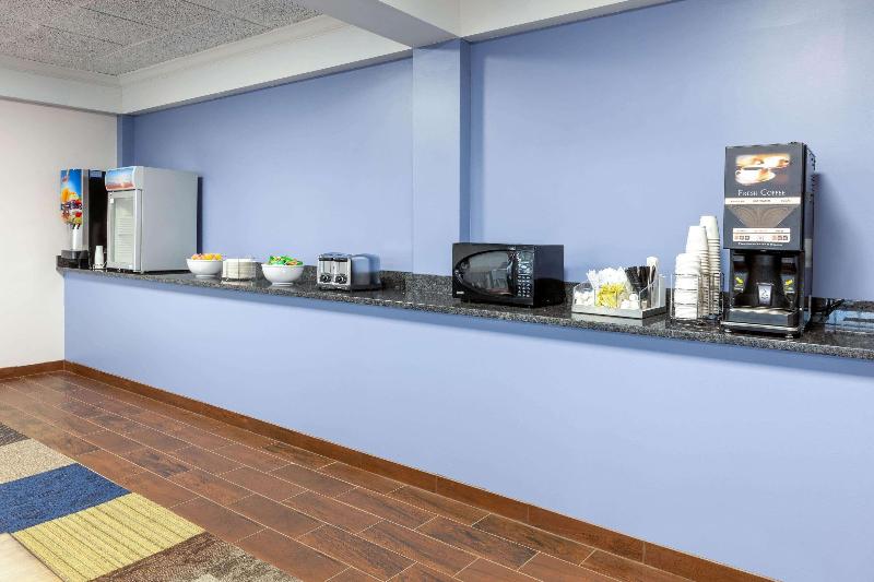 هتل Days Inn By Wyndham Sandusky Cedar Point