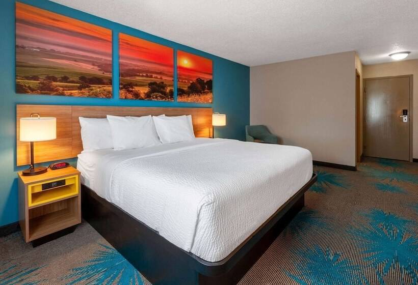هتل Days Inn By Wyndham Sandusky Cedar Point