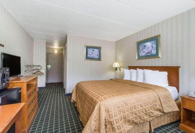 هتل Days Inn & Suites By Wyndham Columbus East Airport