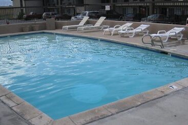 هتل Discovery Inn