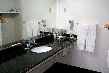 هتل Discovery Inn