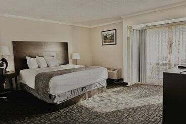 هتل Discovery Inn