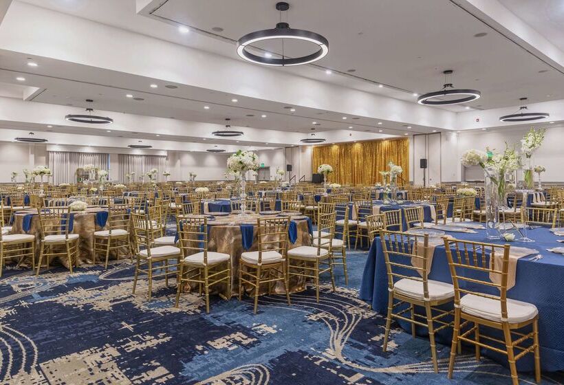 Doubletree By Hilton Hotel Bakersfield