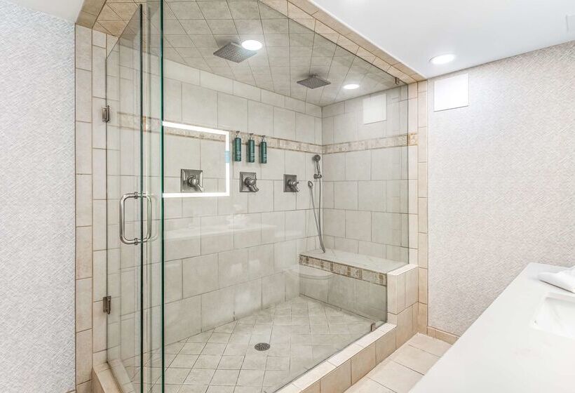 هتل Doubletree By Hilton Columbus