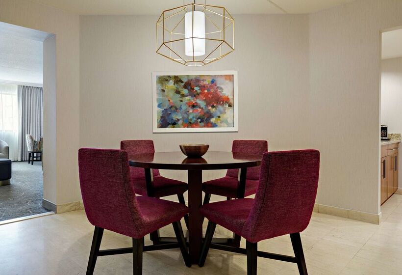 Doubletree By Hilton Fairfield Hotel & Suites