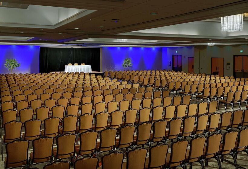 هتل Doubletree By Hilton Colorado Springs