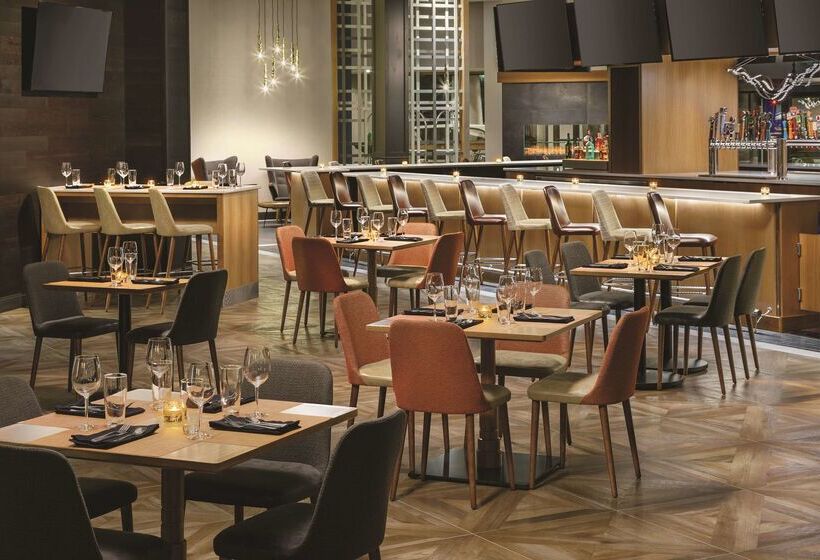 هتل Doubletree By Hilton Colorado Springs