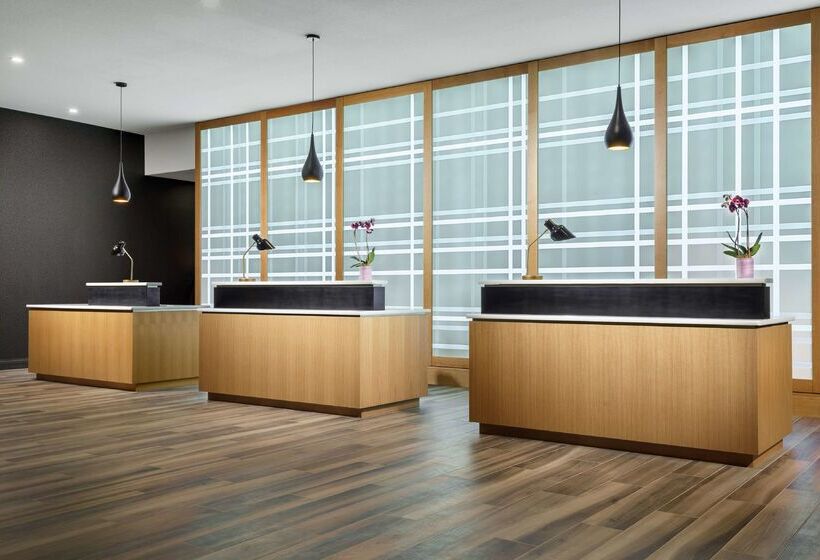 هتل Doubletree By Hilton Colorado Springs