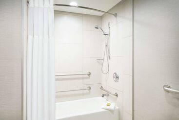 هتل Doubletree By Hilton Colorado Springs