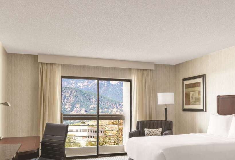 هتل Doubletree By Hilton Colorado Springs