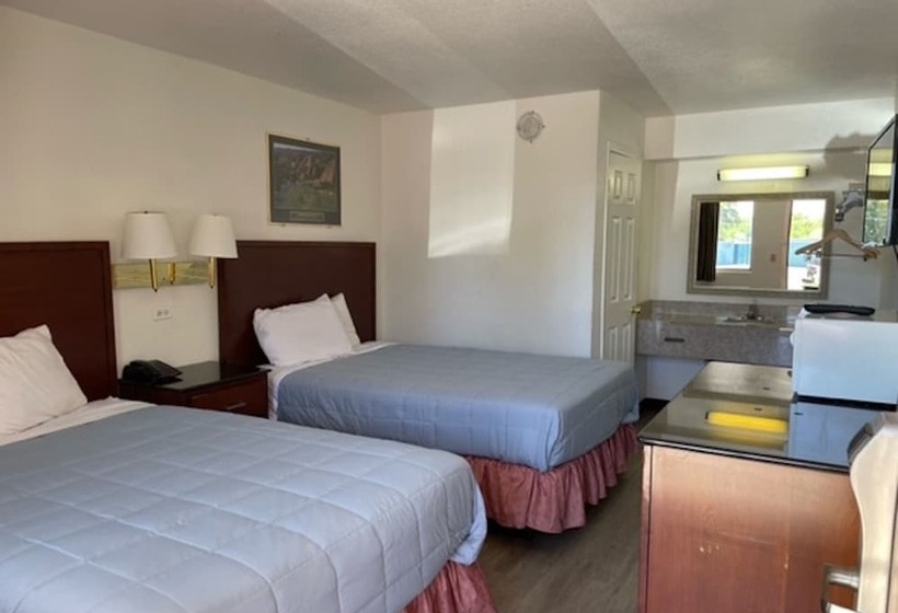 هتل Farmington Inn