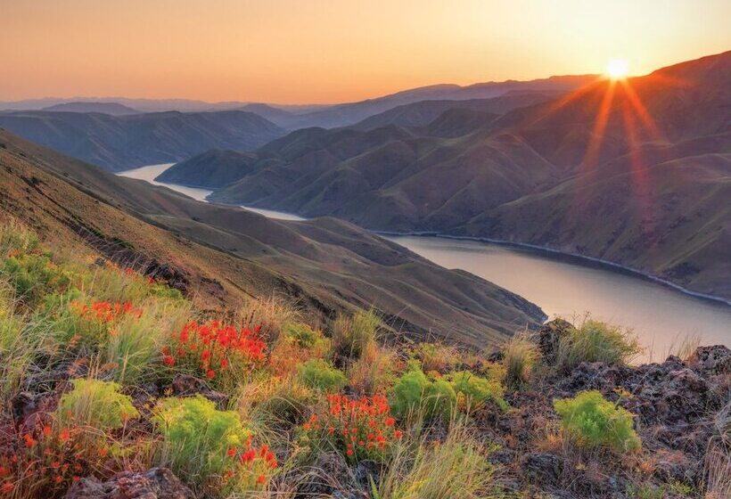 Hells Canyon Grand Hotel, Ascend Hotel Collection