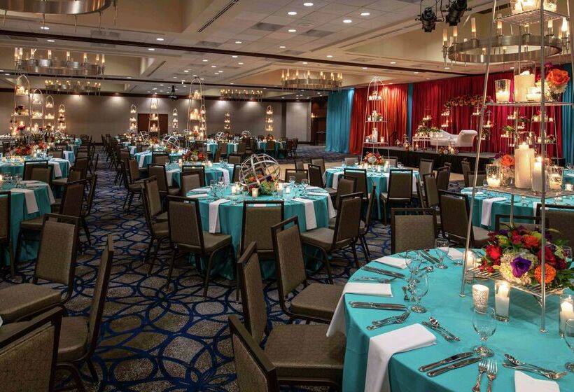 هتل Hilton Bellevue