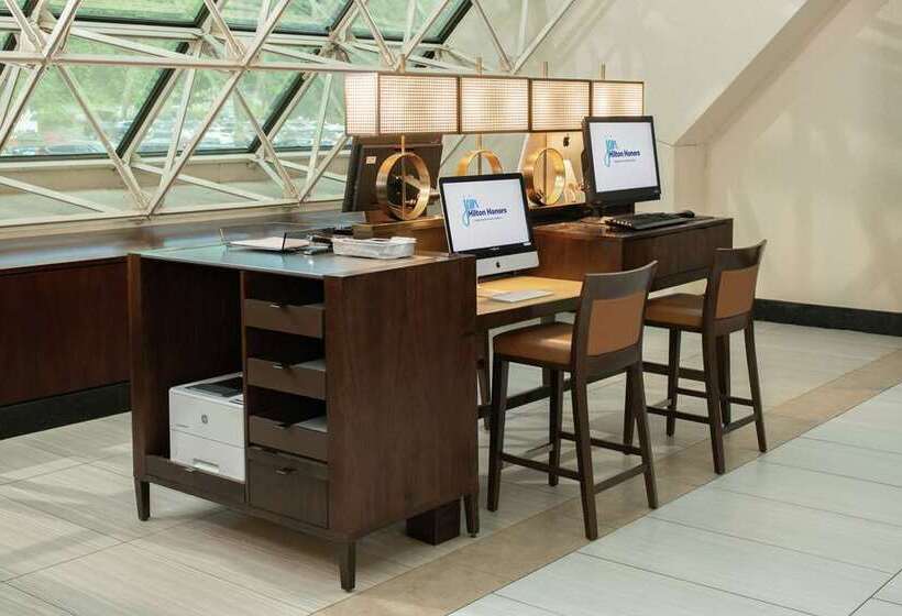 هتل Hilton Bellevue