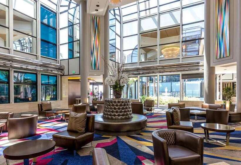 هتل Hilton Los Angeles/universal City