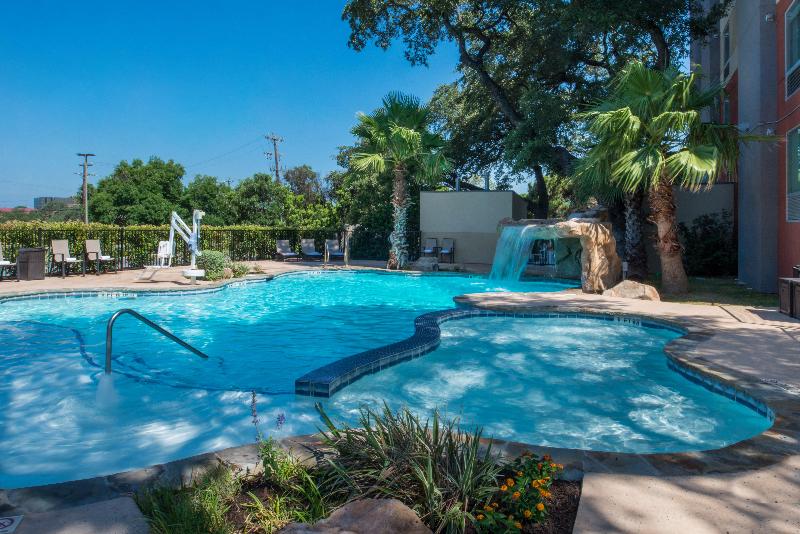 هتل Holiday Inn Express & Suites San Antonio Medical Center North, An Ihg