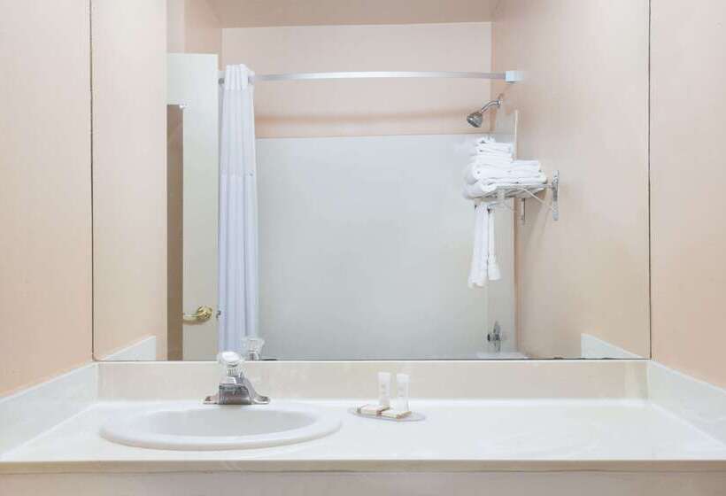 Отель Howard Johnson By Wyndham Brigham City