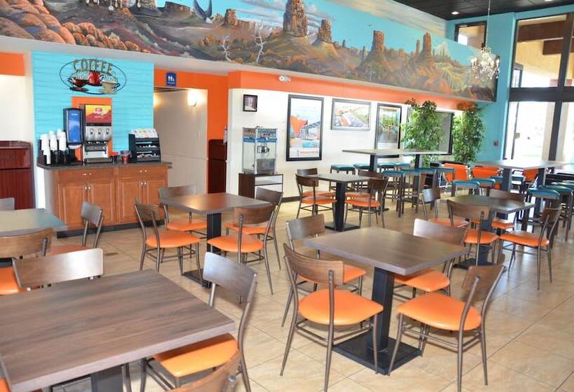 هتل Howard Johnson By Wyndham Yuma