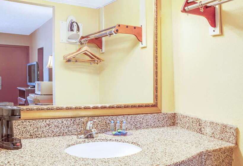هتل Knights Inn Mount Laurel