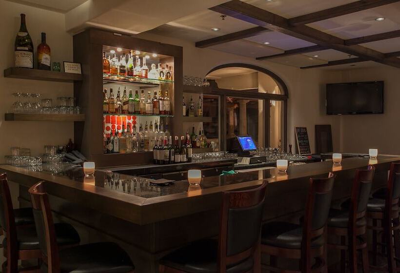 هتل Knob Hill Inn