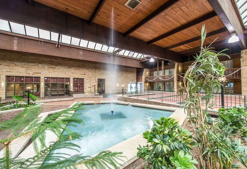 ホテル Quality Inn & Conference Center