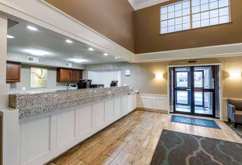 هتل Quality Inn & Suites Des Moines   Merle Hay Road