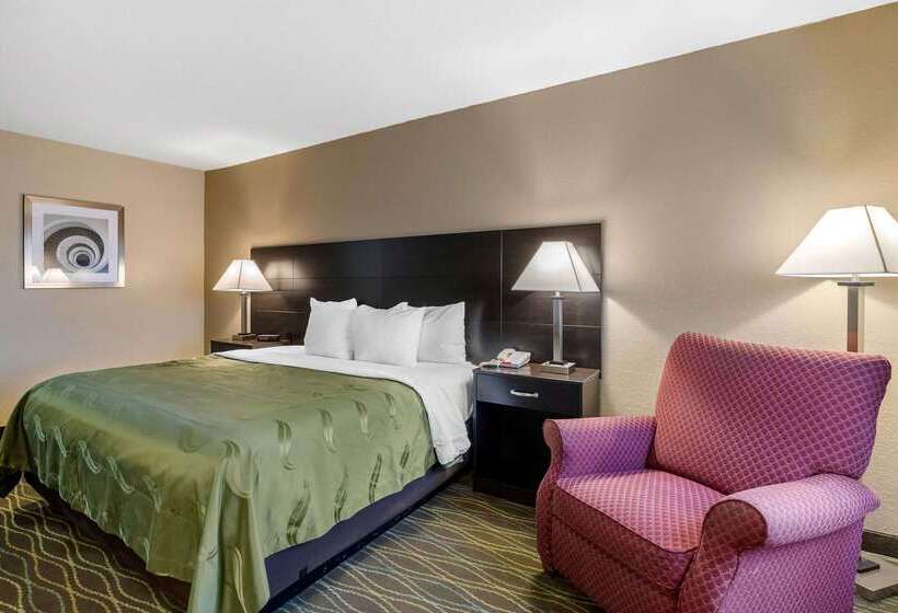 Hotel Quality Inn & Suites Des Moines   Merle Hay Road