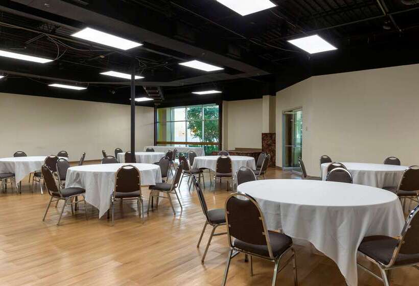 هتل Quality Inn & Suites  Greensborohigh Point