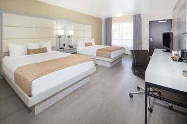 فندق Ramada By Wyndham Burbank Airport