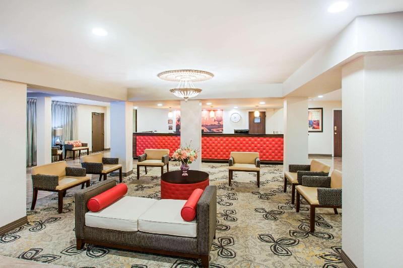 هتل Ramada By Wyndham Burbank Airport