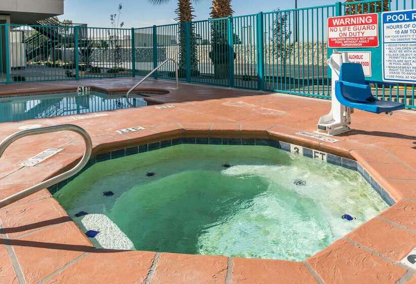 هتل Ramada By Wyndham El Paso