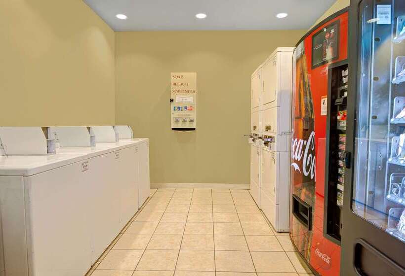 هتل Ramada By Wyndham El Paso