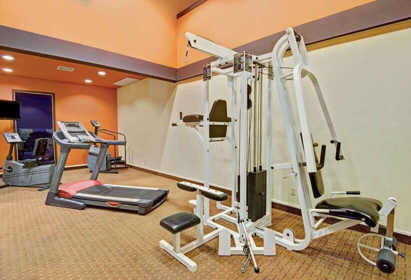 هتل Ramada By Wyndham El Paso