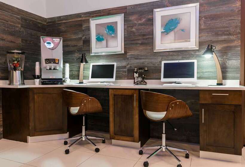 هتل Ramada By Wyndham El Paso