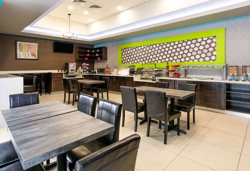 هتل Ramada By Wyndham El Paso