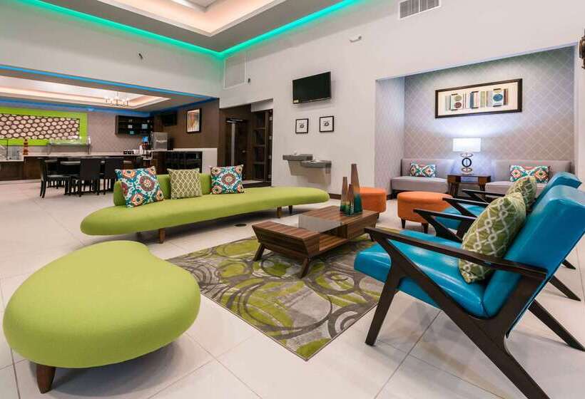 هتل Ramada By Wyndham El Paso