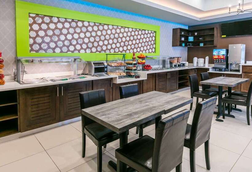 هتل Ramada By Wyndham El Paso