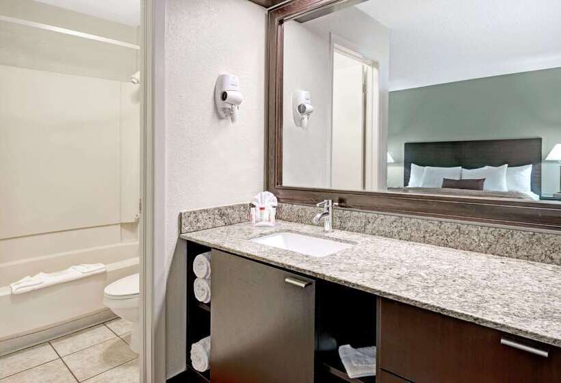 هتل Ramada By Wyndham El Paso