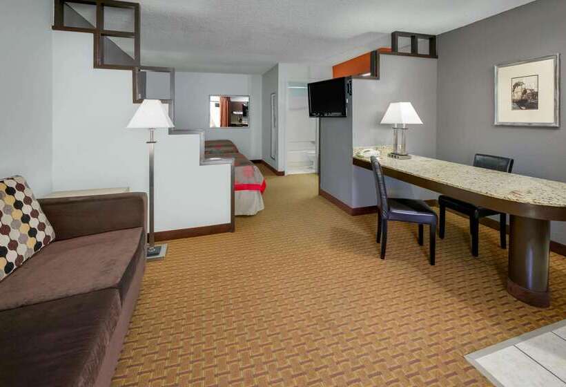 هتل Ramada By Wyndham El Paso