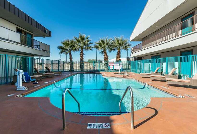 هتل Ramada By Wyndham El Paso