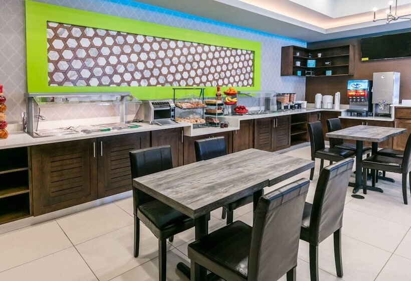 هتل Ramada By Wyndham El Paso