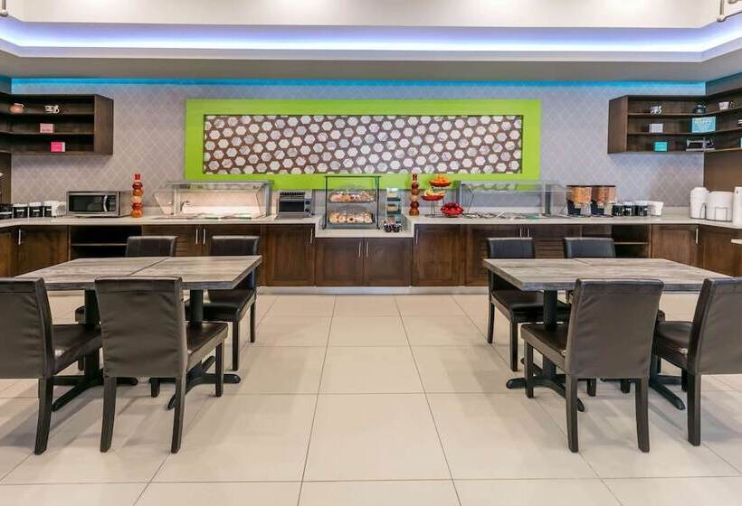 هتل Ramada By Wyndham El Paso