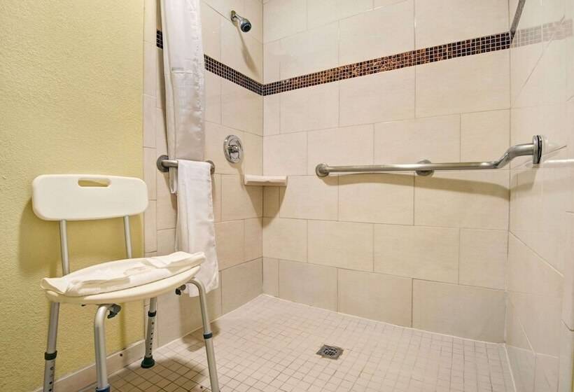 هتل Ramada By Wyndham El Paso