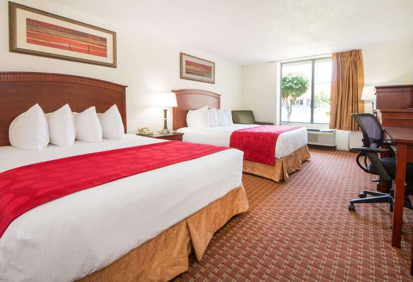 Hotel Ramada By Wyndham Enid