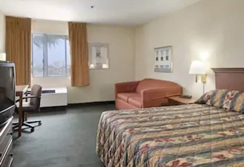 هتل Ramada by Wyndham Hawthorne LAX / LA Stadium